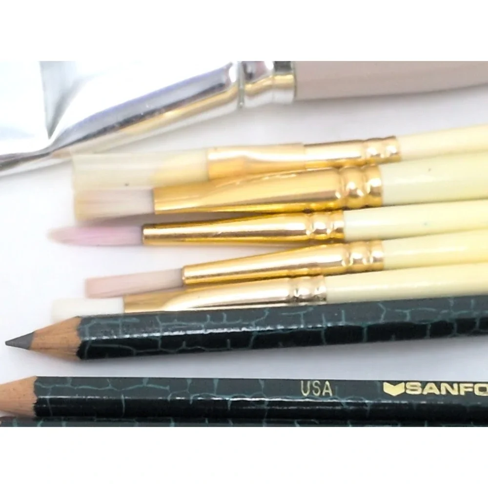 Used Lot of 32 Watercolor Paint  WINSOR NEWTON Grumbacher Cotman Brushes  Used